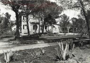 / CPSM FRANCE 83 "Boulouris, les auberges au soleil"