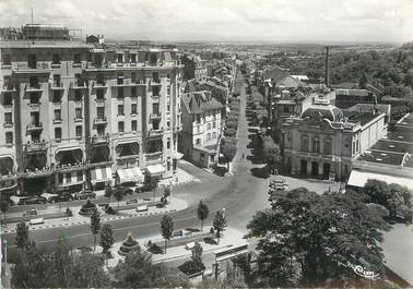 / CPSM FRANCE 63 "Chatelguyon, place Brosson, et l'avenue Baraduc"