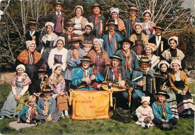 / CPSM FRANCE 63 "Clermont Ferrand" /  GROUPE FOLKLORIQUE