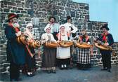 63 Puy De DÔme / CPSM FRANCE 63 "Clermont Ferrand" / GROUPE  FOLKLORIQUE