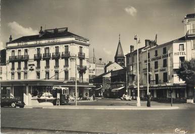 / CPSM FRANCE 63 "Clermont Ferrand, place de la gare, avenue Charras et les hôtels"