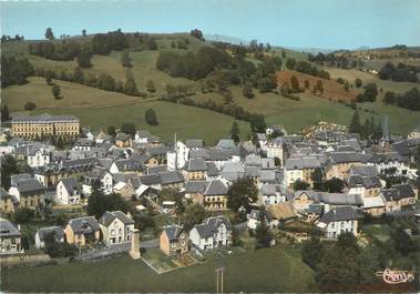 / CPSM FRANCE 63 "Egliseneuve d'Entraigues, vue aérienne sur la chaine du Sancy"