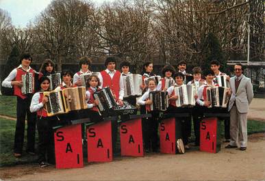 / CPSM FRANCE 63 "Issoire" / ACCORDEON
