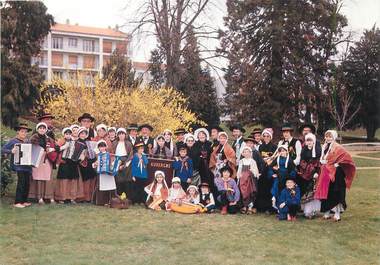 / CPSM FRANCE 63 "Issoire" / GROUPE FOLKLORIQUE