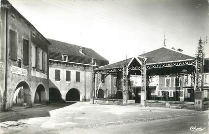 / CPSM FRANCE 82 "Bourg de Visa, la Halle et les Arcades"