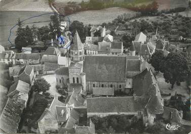 / CPSM FRANCE 63 "Ménat, vue aérienne de la vieille église"