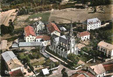 / CPSM FRANCE 63 "Loubeyrat, vue aérienne de l'église " 