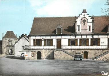 / CPSM FRANCE 63 "Pionsat, la mairie et l'entrée du château"