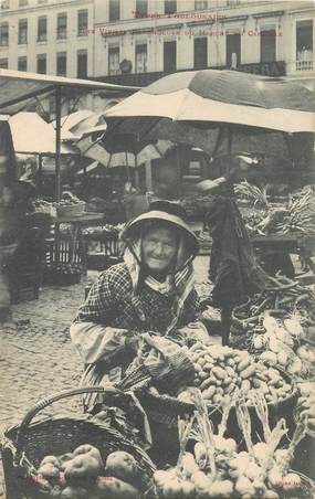 CPA FRANCE 31 "Une vieille vendeuse du marché du capitole"