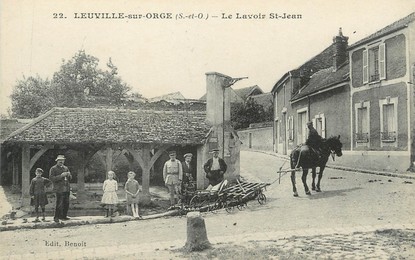 / CPA FRANCE 91 "Leuville sur Orge, le lavoir Saint Jean"