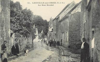 / CPA FRANCE 91 "Leuville sur Orge, la rue Bordet"