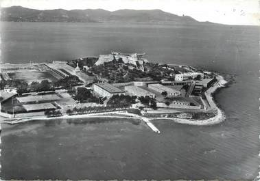 / CPSM FRANCE 06 "Antibes, le fort Carré et le stade"