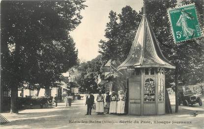 / CPA FRANCE 03 "Néris Les Bains, sortie du parc, kiosque à journaux"