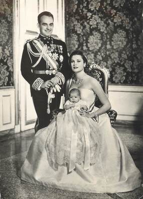 / CPSM MONACO "Le Prince Rainier III, la Princesse Grace et la princesse Caroline"