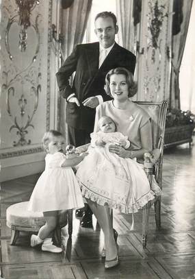 / CPSM MONACO "S.A.S. Le Prince Rainier III, la Princesse Grace, le prince Albert et la princesse Caroline"