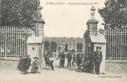 / CPA FRANCE 35 "Vitré, entrée de la caserne du 70ème" / MILITAIRES