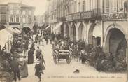 33 Gironde / CPA FRANCE 33 "Libourne, la place de l'hôtel de ville, le marché"