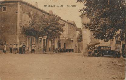 / CPA FRANCE 33 "Moussac, la place"