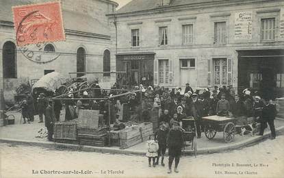 CPA FRANCE 72 "La Chartre sur Le Loir, le marché"