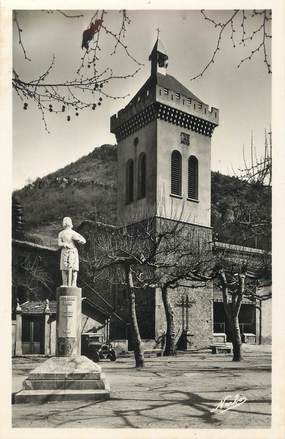 / CPSM FRANCE FRANCE 09 "Lavelanet, l'église et Statue Jeanne d'Arc"