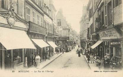 / CPA FRANCE 03 "Moulins, la rue de l'Horloge "