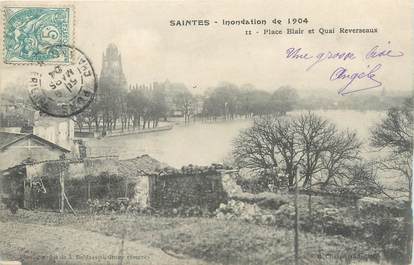 / CPA FRANCE 17 "Saintes, place Blair et quai Reverseaux"