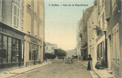 / CPA FRANCE 16 "Ruffec, rue de la République"