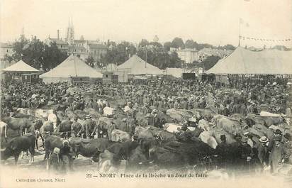 CPA FRANCE 79 "Niort, Place de la Brèche un jour de foire"