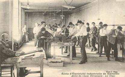 CPA FRANCE 13 "Marseille, Ecole d'Electricité industrielle, atelier des classes supérieures, les Etaux"