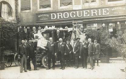 CARTE PHOTO FRANCE 13 "Marseille, guerre de 1870, 9eme section (sur le drapeau)" / DROGUERIE