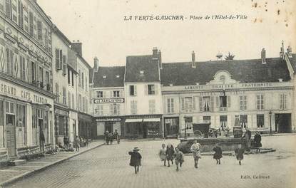 / CPA FRANCE 77 "La Ferté Gaucher, place de l'hôtel de ville "