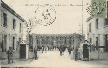 / CPA FRANCE 49 "Cholet, caserne Tharreau" / MILITAIRES