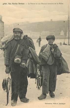 CPA FRANCE 29 "Nos marins bretons, le patron et son Mousse revenant de la Pêche"