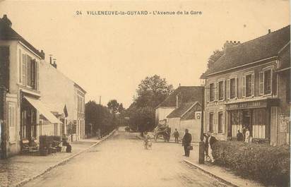 / CPA FRANCE 89 "Villeneuve la Guyard, l'avenue de la gare"