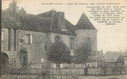 CPA FRANCE 89 "Piffonds, Ecole de garçons, dans l'ancien chateau fort"