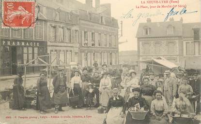 CPA FRANCE 27 " La Neuve Lyre, la Place, un jour de marché"