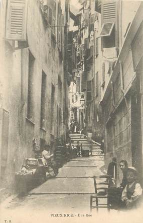 / CPA FRANCE 06 "Vieux Nice, une rue"