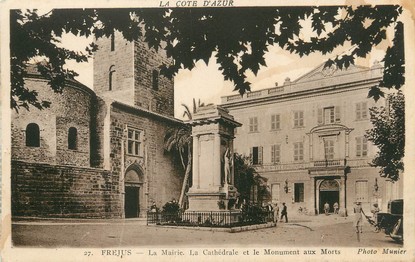 / CPA FRANCE 83 "Fréjus, la mairie, la cathédrale et le monument aux morts"