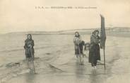 62 Pa De Calai / CPA FRANCE 62 "Boulogne sur Mer, la pêche aux Crevettes"