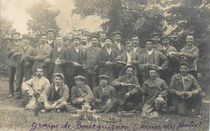 CARTE PHOTO FRANCE 18 "Bourges, groupe de bourguignons, service des Fontes"