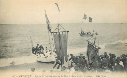 CPA FRANCE 76 " Etretat, après la bénédiction de la Mer le jour de l'Ascension"