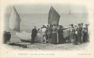 76 Seine Maritime CPA FRANCE 76 " Etretat, la vente du poisson sur la plage"