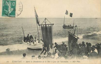 CPA FRANCE 76 " Etretat, après la bénédiction de la Mer, le jour de l'Ascension"