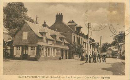 CPA FRANCE 76 "Saint Victor l'Abbaye, rue Principale, Café Tabac Epicerie"