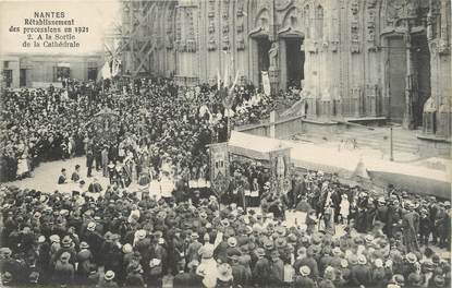 / CPA FRANCE 44 "Nantes, rétablissement des procéssionns en 1921, à la sortie de la cathédrale"