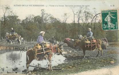 / CPA FRANCE 14 "Visite à la ferme, servantes revenant de traire" / FOLKLORE NORMAND