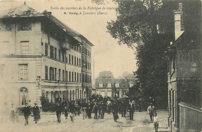 CPA FRANCE 27 "Sortie des ouvriers de la fabrique de courroies A. VEDY, à Louviers"