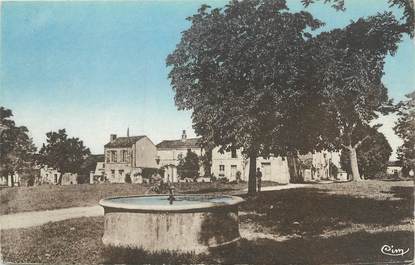 CPA FRANCE 16 "Cherves de Cognac, place du champ de Foire"