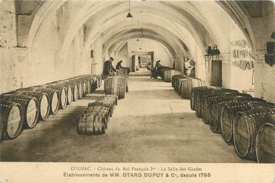 / CPA FRANCE 16 "Cognac, château du Roi François 1er, la salle des Gardes"