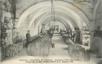 / CPA FRANCE 16 "Cognac, château Cognac, ancienne Salle des Gardes"